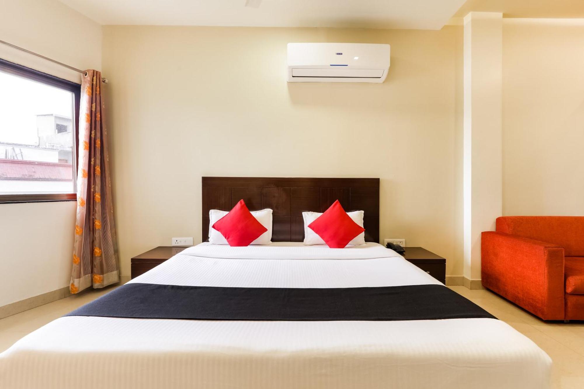 Super Townhouse Lalghati Near Airport Bhopal Eksteriør billede