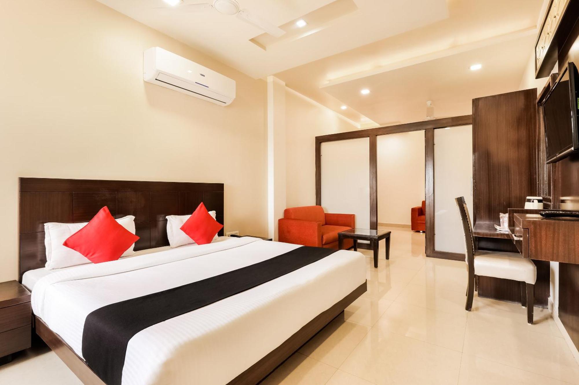 Super Townhouse Lalghati Near Airport Bhopal Eksteriør billede