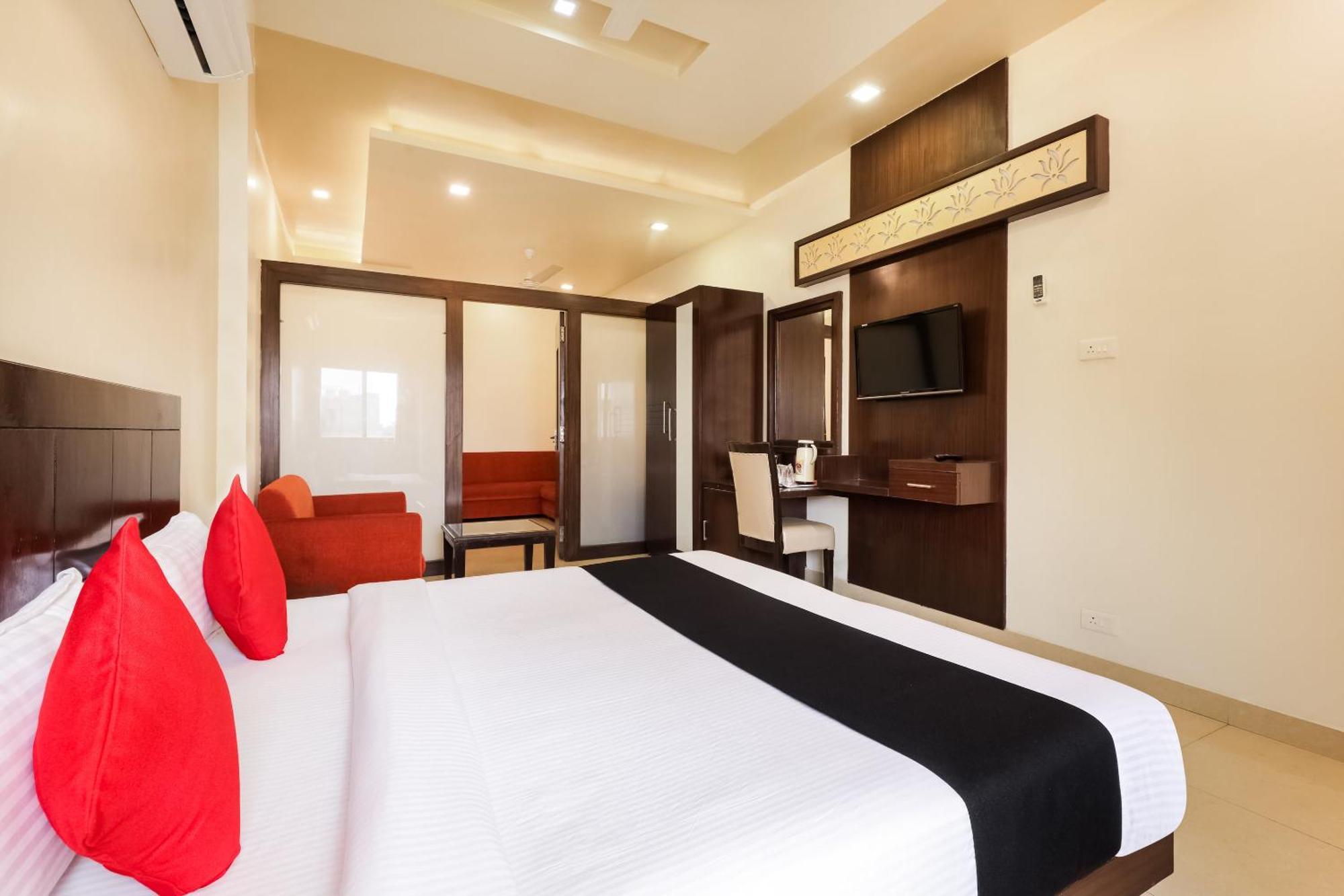 Super Townhouse Lalghati Near Airport Bhopal Eksteriør billede