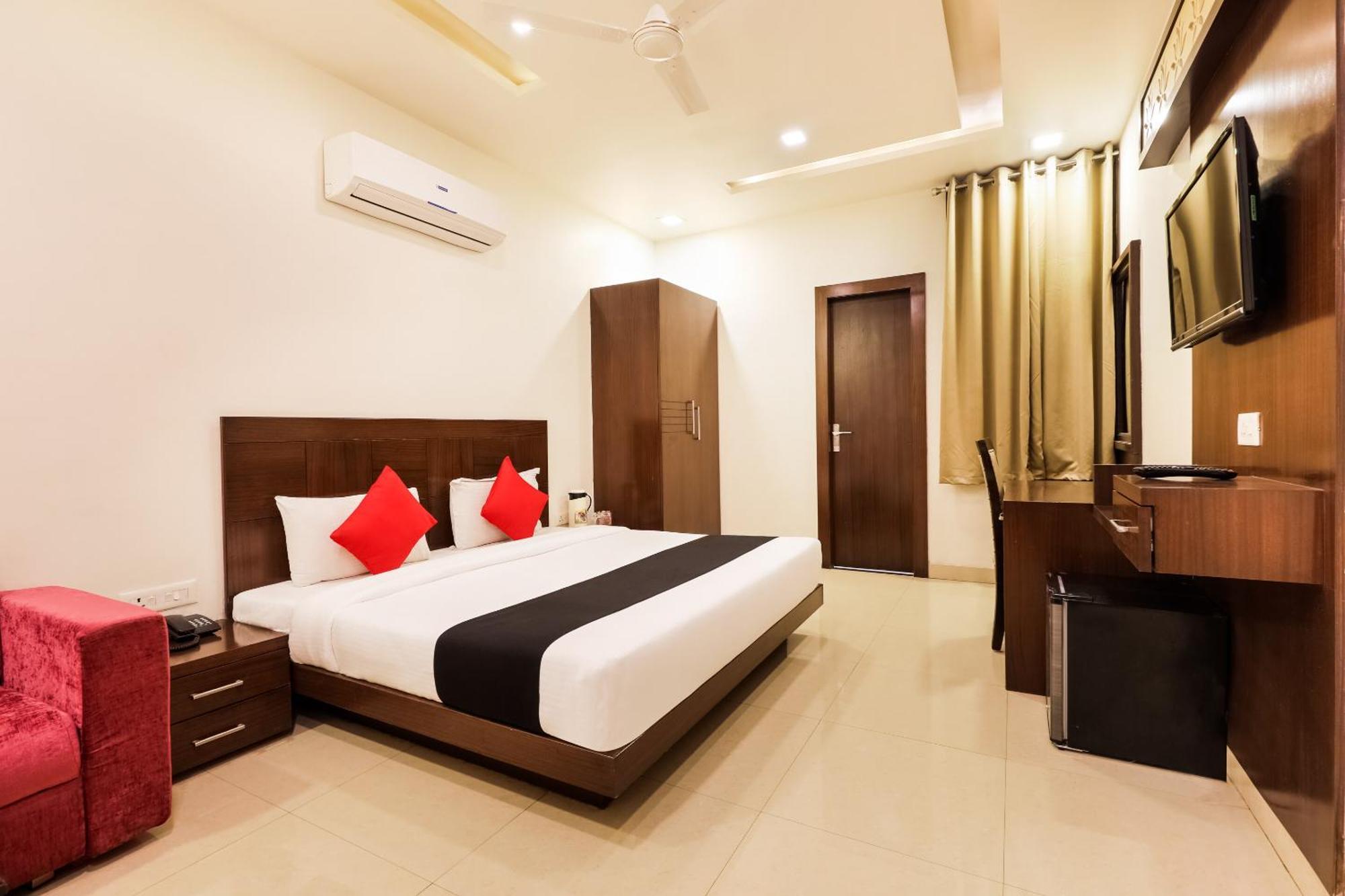 Super Townhouse Lalghati Near Airport Bhopal Eksteriør billede