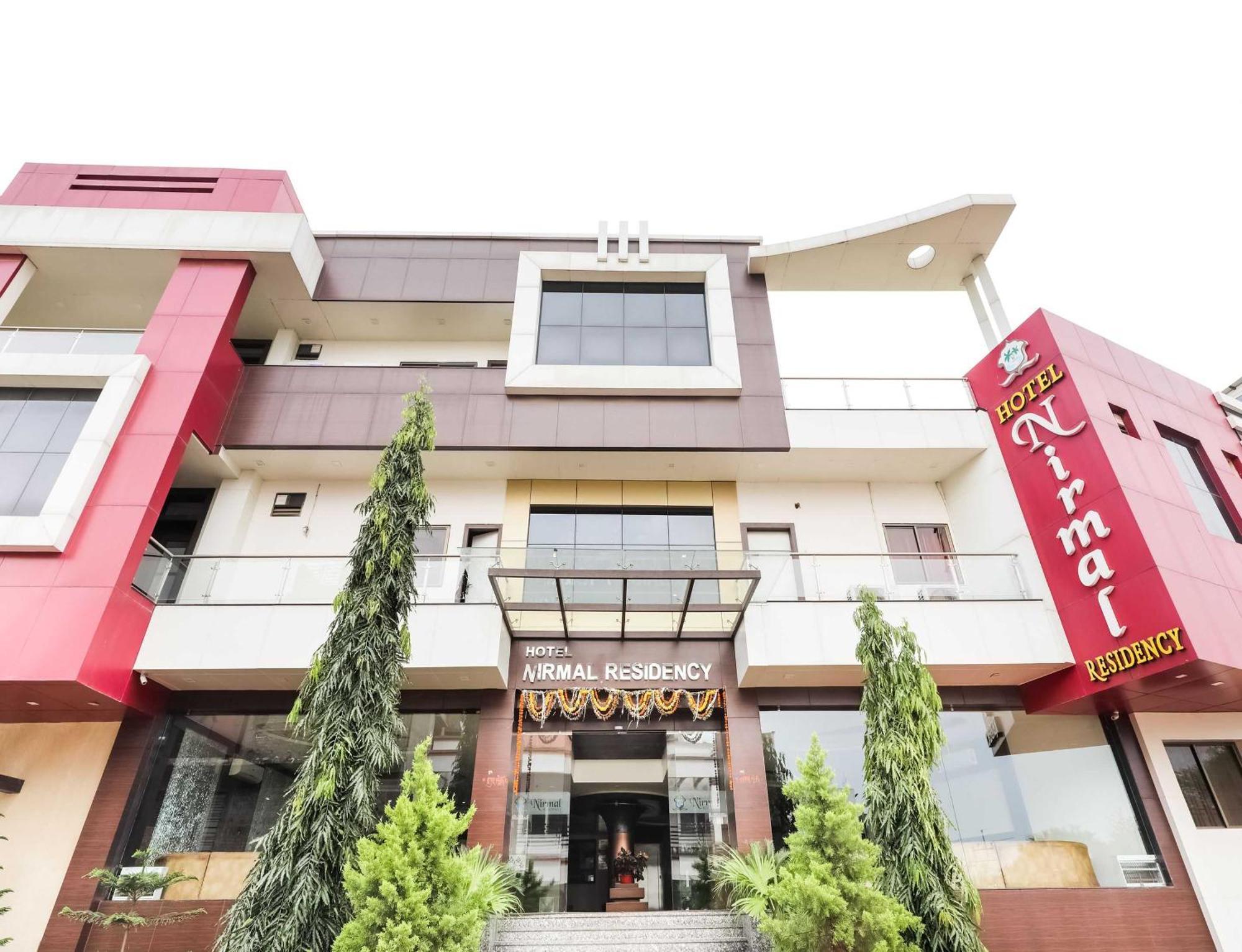 Super Townhouse Lalghati Near Airport Bhopal Eksteriør billede