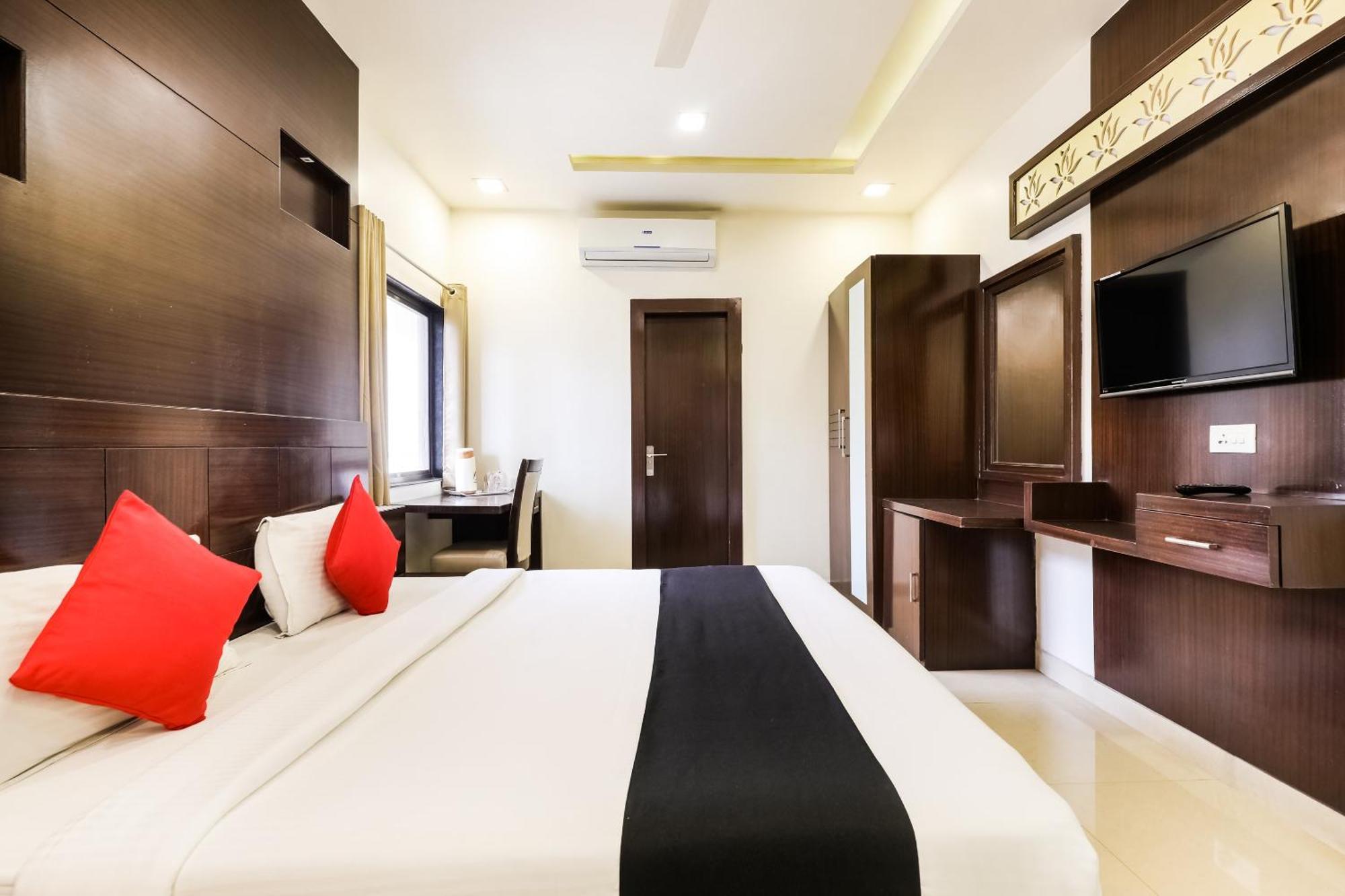 Super Townhouse Lalghati Near Airport Bhopal Eksteriør billede