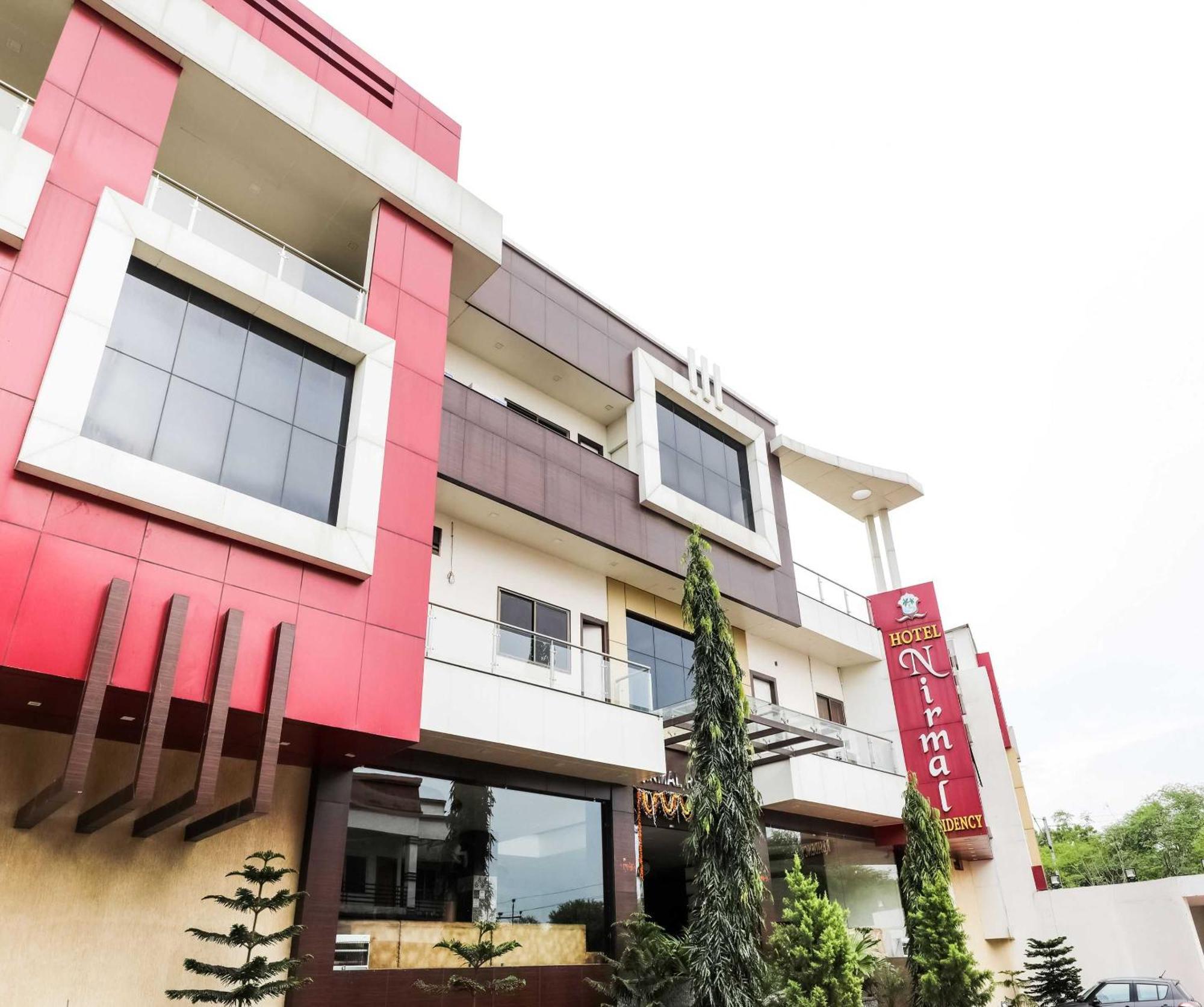 Super Townhouse Lalghati Near Airport Bhopal Eksteriør billede