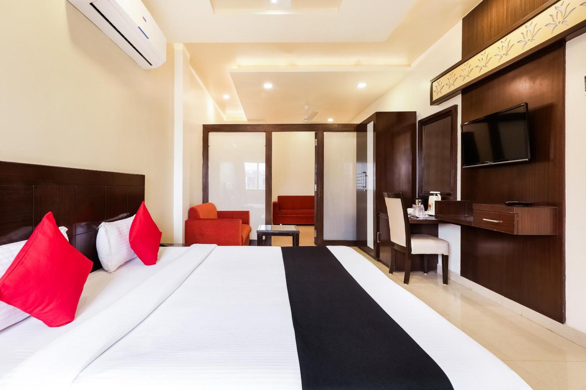 Super Townhouse Lalghati Near Airport Bhopal Eksteriør billede