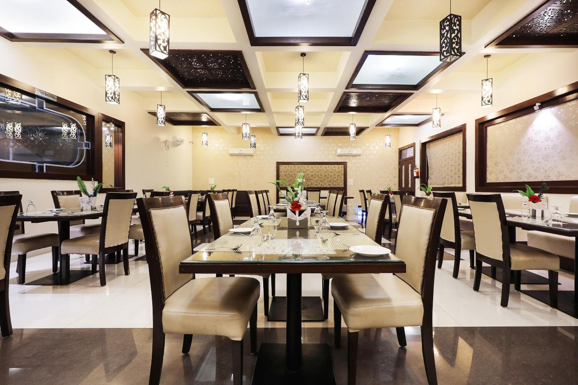 Super Townhouse Lalghati Near Airport Bhopal Eksteriør billede