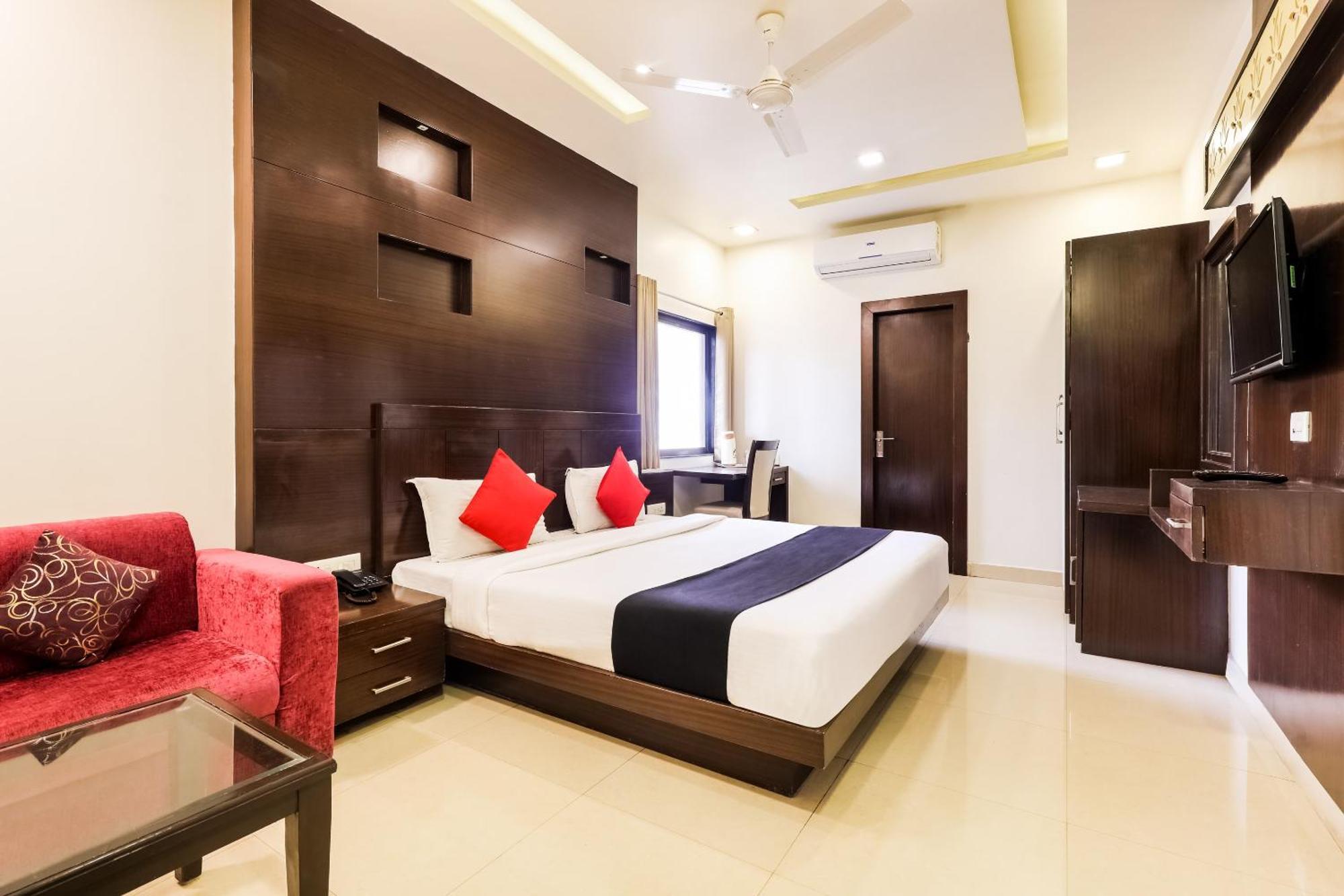 Super Townhouse Lalghati Near Airport Bhopal Eksteriør billede