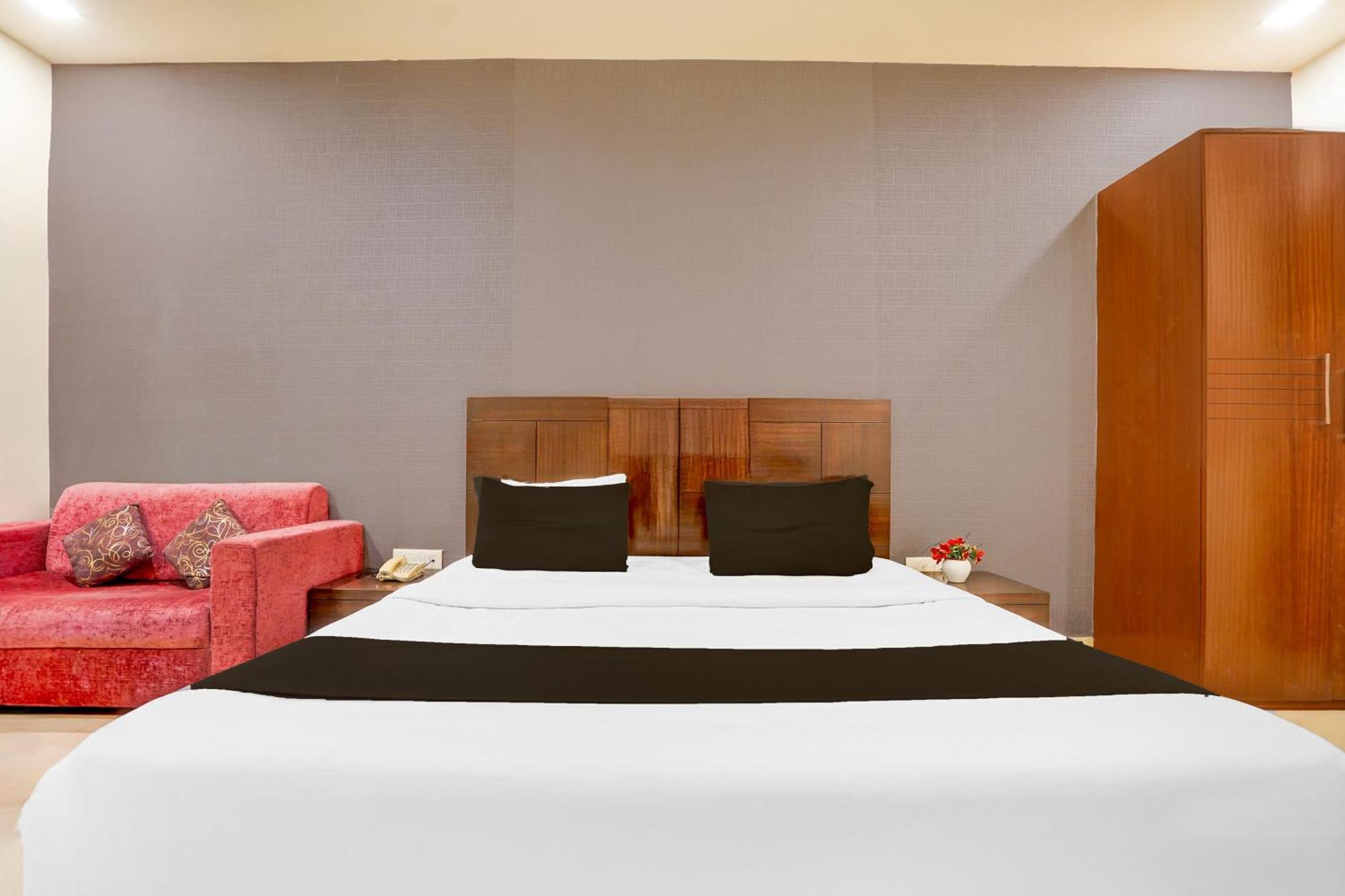 Super Townhouse Lalghati Near Airport Bhopal Eksteriør billede