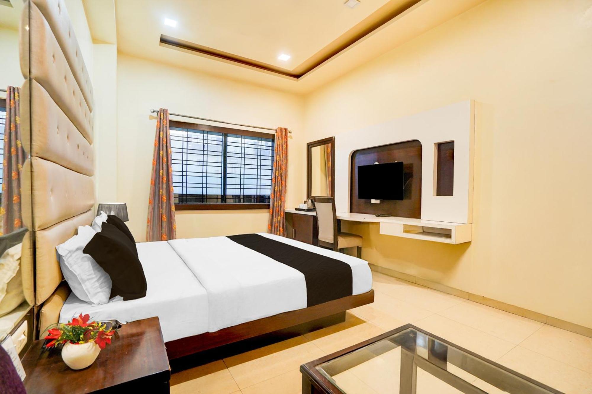 Super Townhouse Lalghati Near Airport Bhopal Eksteriør billede