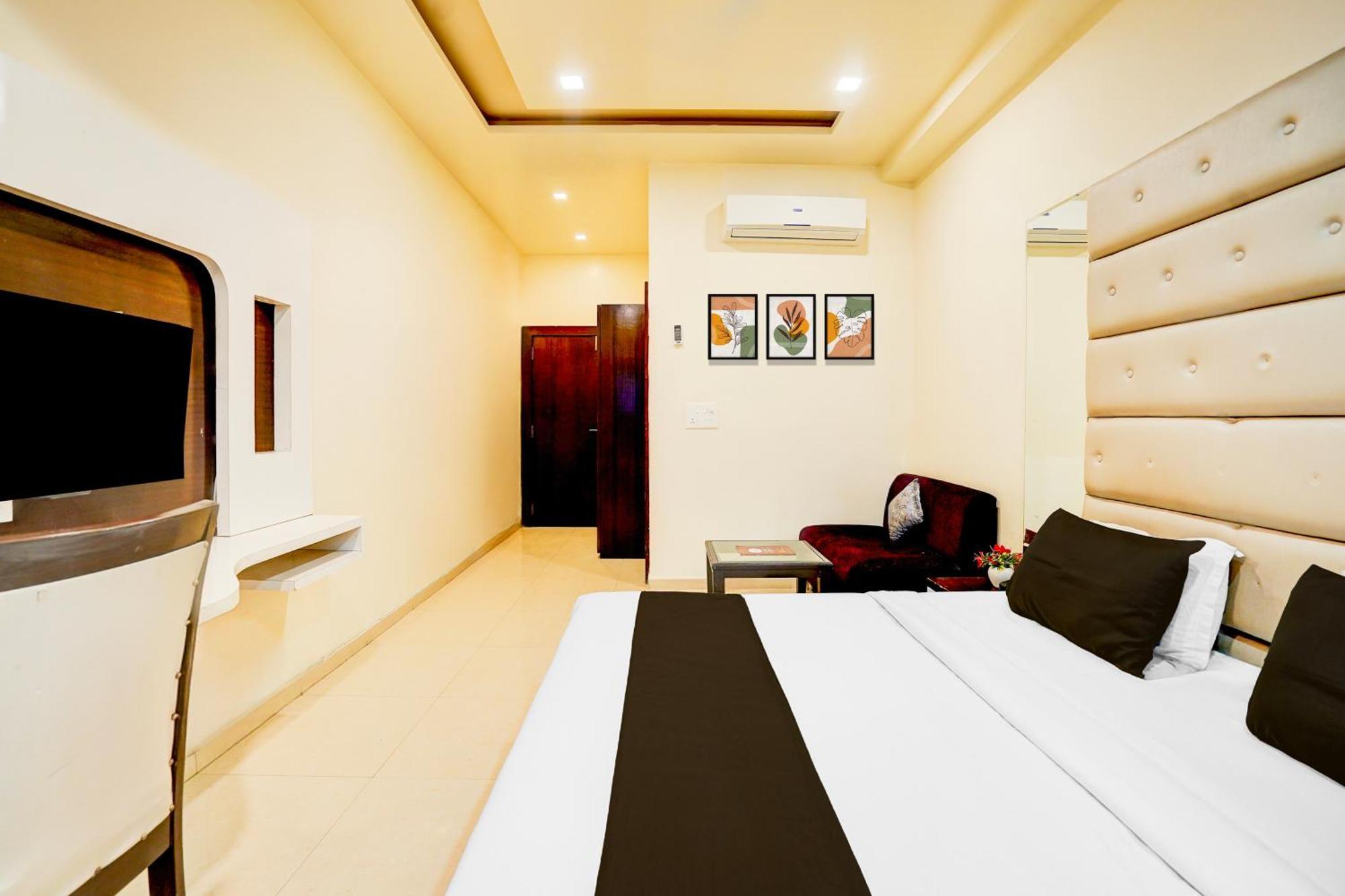Super Townhouse Lalghati Near Airport Bhopal Eksteriør billede