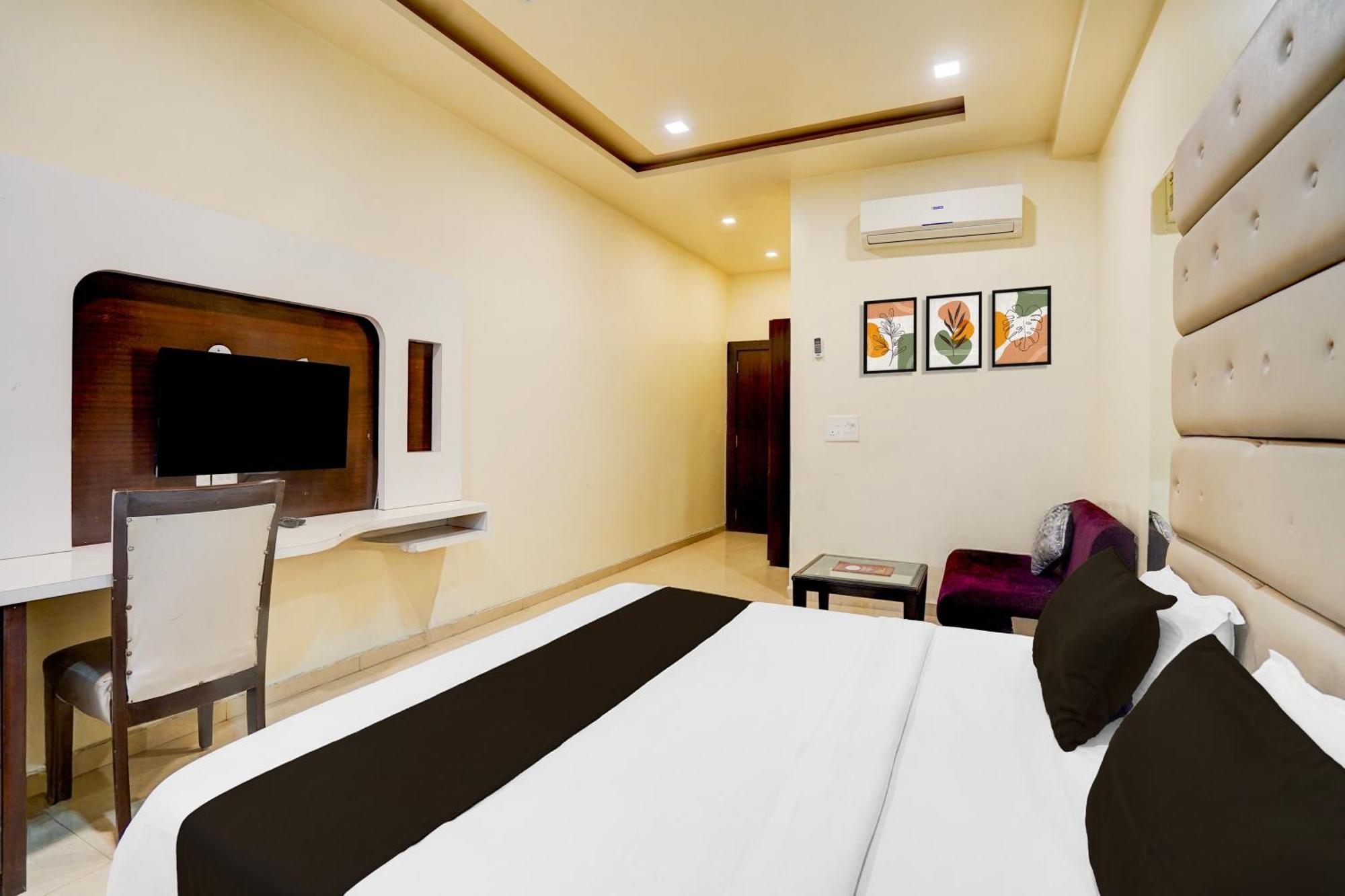 Super Townhouse Lalghati Near Airport Bhopal Eksteriør billede
