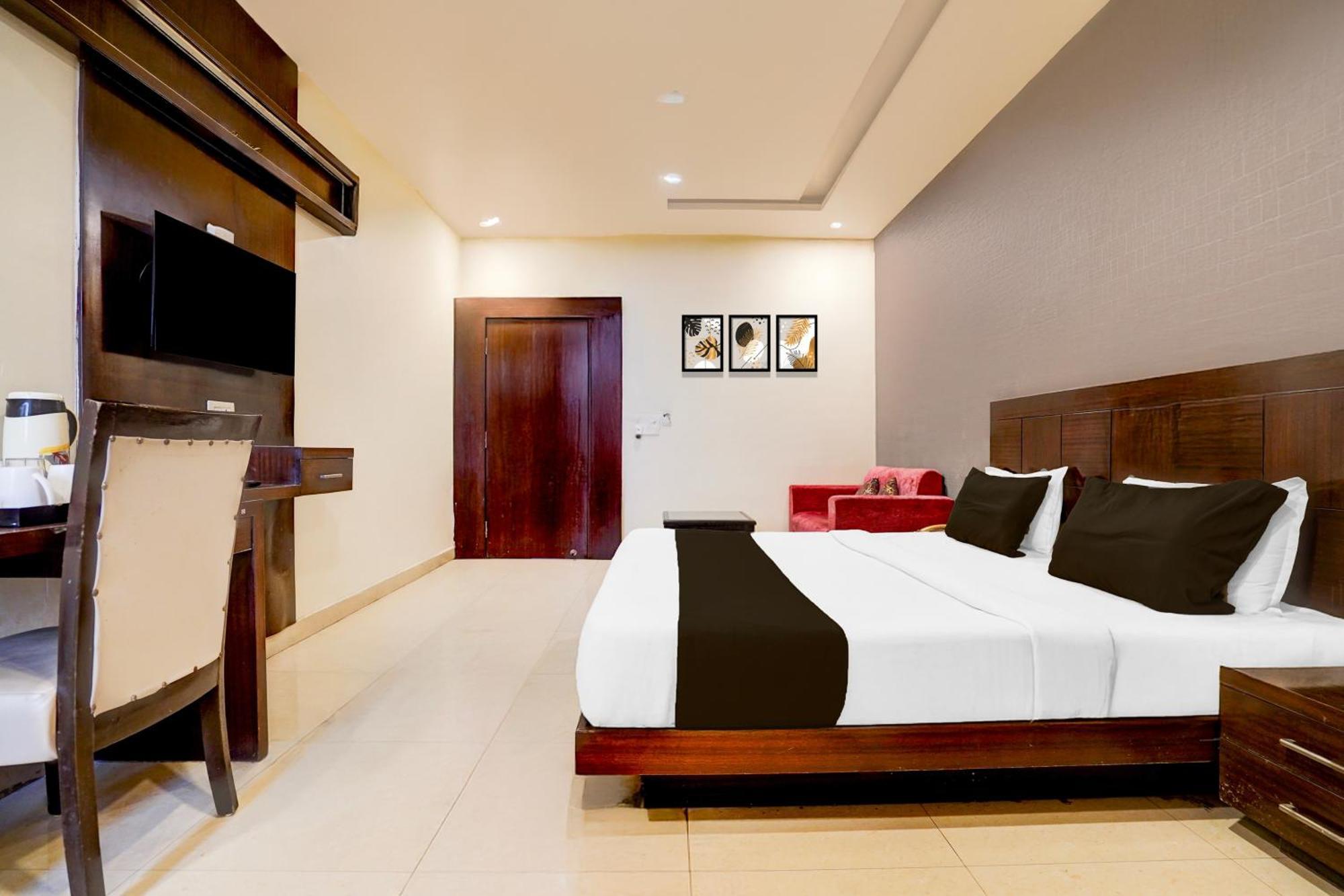 Super Townhouse Lalghati Near Airport Bhopal Eksteriør billede