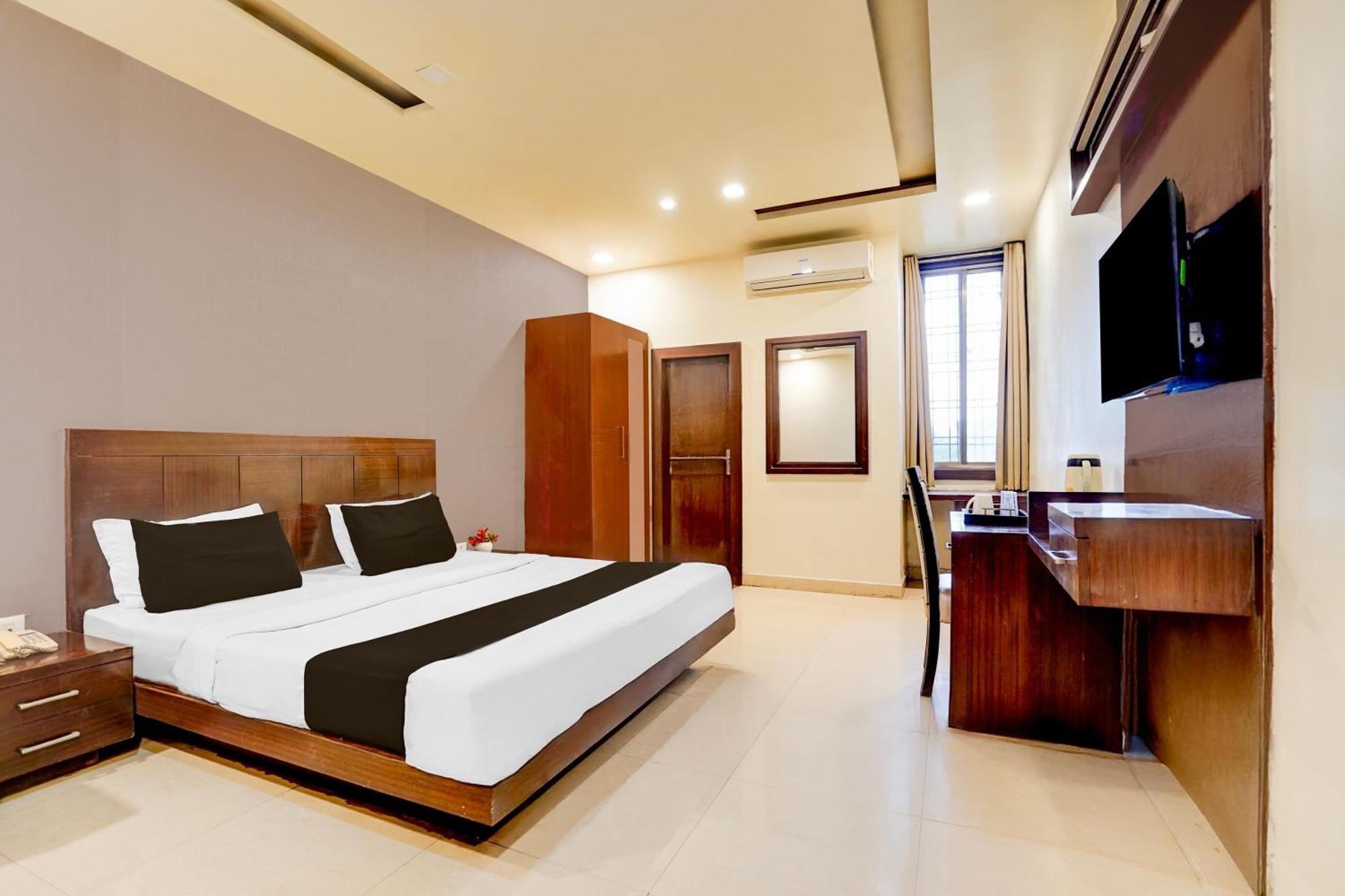 Super Townhouse Lalghati Near Airport Bhopal Eksteriør billede