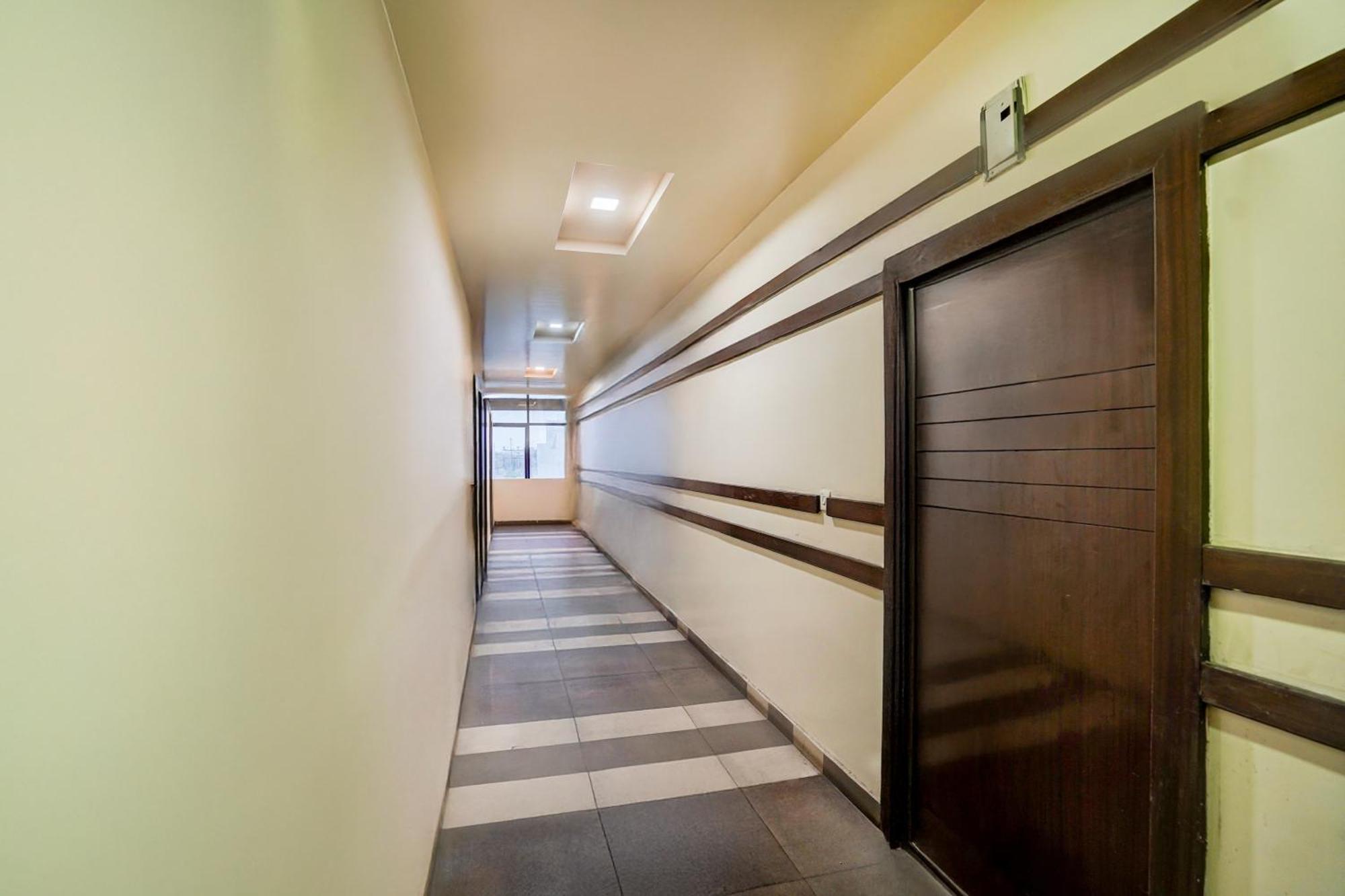 Super Townhouse Lalghati Near Airport Bhopal Eksteriør billede