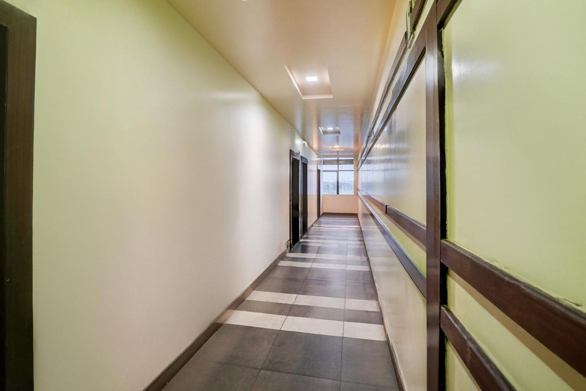 Super Townhouse Lalghati Near Airport Bhopal Eksteriør billede